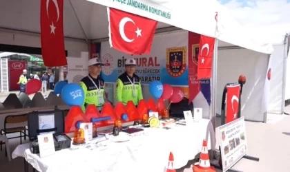 Ödemiş’te Jandarma trafik ekiplerinden fuar alanında bilgilendirme standı