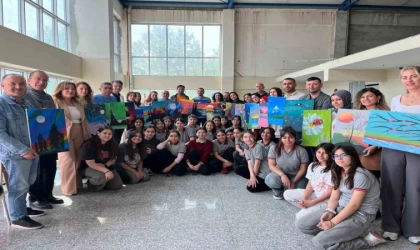 Öğrenciler velileriyle birlikte resim yaptı