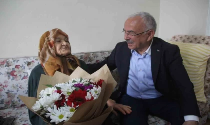 Ordulu 110 yaşındaki Hayriye nine, Anneler Günü’nde unutulmadı