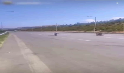 Otobanda motorun üzerine uzanarak ölüme yarış pahalıya patladı