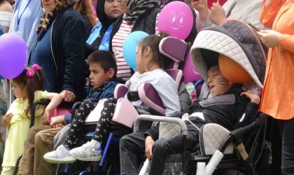 Özel bireyler düzenlenen festivalle sosyalleşti