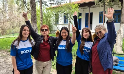 (ÖZEL) Tazelenme Üniversitesinin yaşlı öğrencileri bocce ile tanıştı