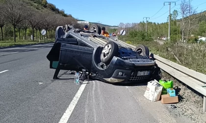 Pazaryeri’nde çarpışan otomobillerden biri takla attı: 1 yaralı