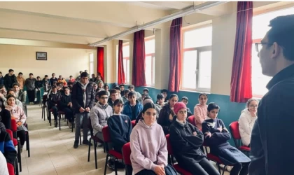 Polislerden öğrencilere meslek tanıtımı