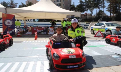 Polisten vatandaşa uygulamalı bilgilendirme