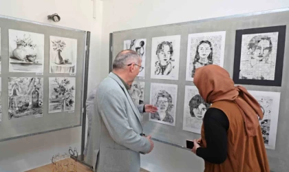 Resim bölümü öğrencilerinden ilk sergi heyecanı