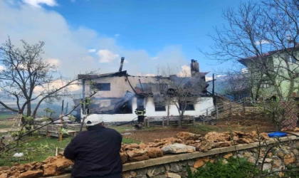 Saimbeyli’de yanan ev kullanılmaz hale geldi