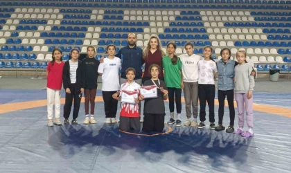 Salihlili güreşçiler, Rize’den madalyalarla döndü