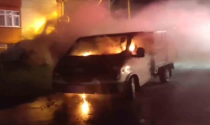 Samsun’da park halindeki kamyonet yandı