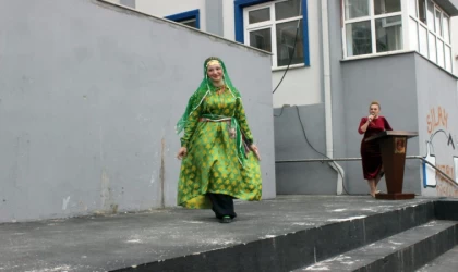 Sandıktan podyuma: 80 yıllık giysiler yeniden hayat buldu