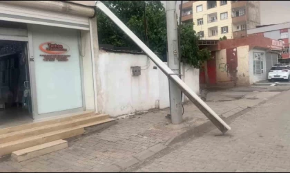 Şanlıurfa’da fırtına sürücülere zor anlar yaşattı