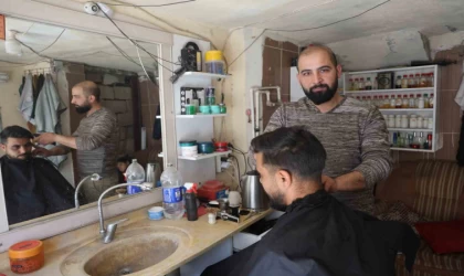 Savaştan kaçarak sığındığı Türkiye’den ülkesine dönmeyi planlayan Suriyeli berber: ”Türk milletiyle kardeşiz, Suriye’ye gelirseniz başımızın üstünde yeriniz var”