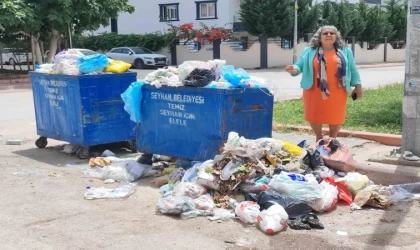 Seyhan Belediyesi çöpleri toplamadı, mahalleli isyan etti