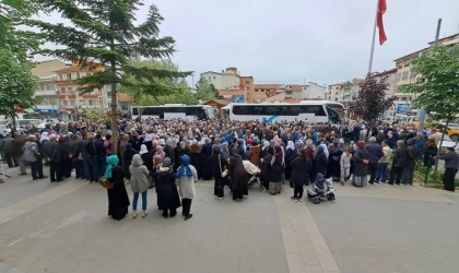 Simav’dan 80 hacı adayı dualarla kutsal topraklara uğurlandı