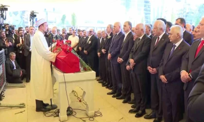 Sırrı Süreyya Önder son yolculuğuna uğurlandı