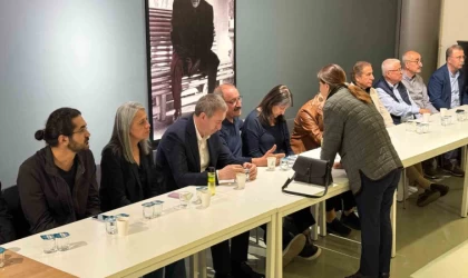 Sırrı Süreyya Önder’in yakınları Nazım Hikmet Kültür Merkezi’nde taziyeleri kabul ediyor