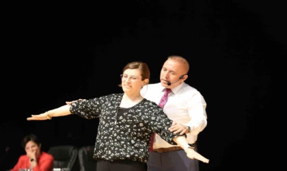 Sivas’ta bağımlılık türleri uzmanları tarafından ele alındı