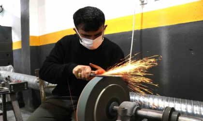 Sivas’ta bıçakçılar Kurban Bayramı için kolları sıvadı