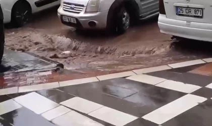 Siverek’te aniden bastıran yağış sele neden oldu