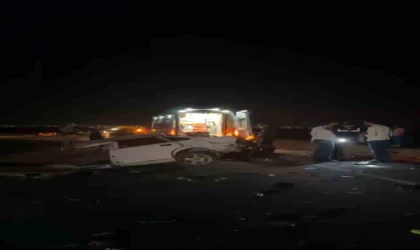 Siverek’te otomobil tıra çarptı: 1 ölü, 1 yaralı