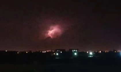 Siverek’te şimşekler geceyi aydınlattı