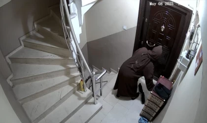 Sultangazi’de güpegündüz hırsızlık girişimi kamerada