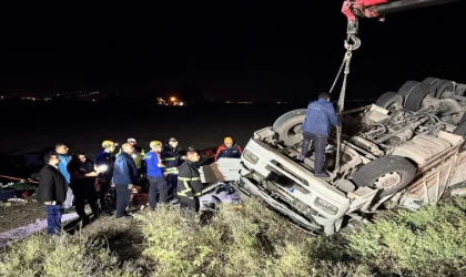 Takla atan tır ters döndü: 1 ölü, 1 yaralı