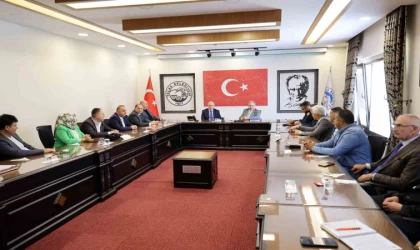 Talas’ta kamu kurumları ve muhtarlar mahalleleri konuştu