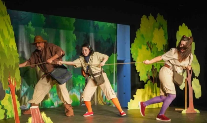 Tarsus’ta minikler tiyatro ile buluşuyor