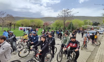 Tatvan’da merhum Öğretmen Ferhat Orak anısına bisiklet turu düzenlendi
