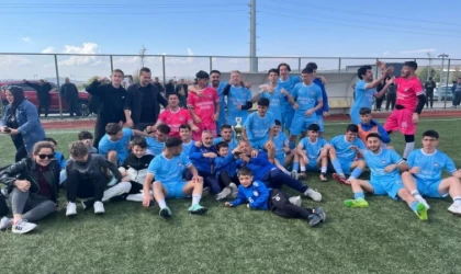 Tavşanlı Erdemspor, şampiyonluğu ve Kıbrıs turnuvasıyla ilgi odağı oldu