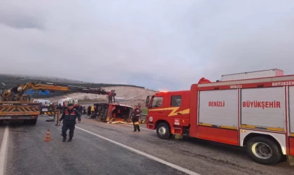 Tekstil işçilerini taşıyan minibüs karşı şeride geçerek otomobille çarpıştı: 1’i ağır 13 yaralı