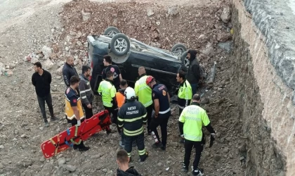 Ters dönen aracın sürücü yaralandı