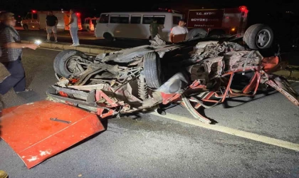 Tofaş otomobil kağıt gibi ezildi: 1 yaralı
