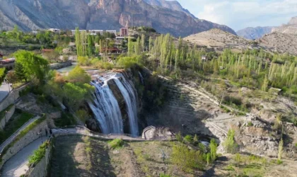 Tortum Şelalesi baharla birlikte coşmaya hazırlanıyor