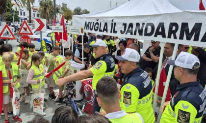 Trafik kurallarını uygulamalı şekilde öğrendiler