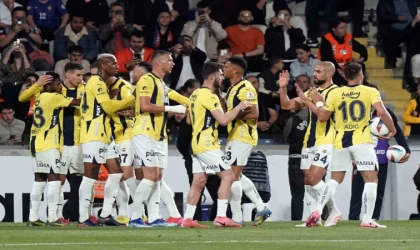Trendyol Süper Lig: RAMS Başakşehir: 0 - Fenerbahçe: 1 (İlk yarı)