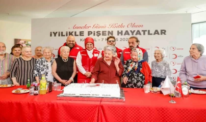 Türk Kızılay’dan deprem bölgesinde ‘Anneler Günü’ kutlaması