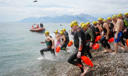 Uluslararası Açık Su Yüzme Yarışı X-WATERS Antalya’da gerçekleşti