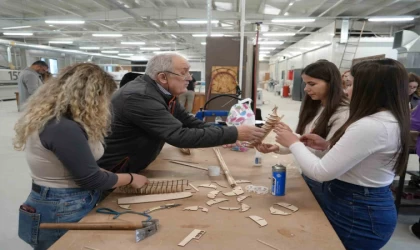 Üniversite öğrencileri zamana yenik düşen ahşap yat maketleri için kolları sıvadı