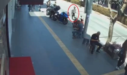 Uygulama noktasında durdurulan sürücü, motosikleti ve arkadaşını bırakıp kaçtı