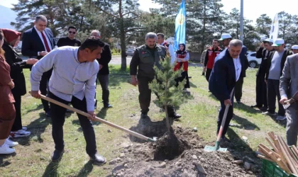 Üzümlü’de fidanlar toprakla buluştu