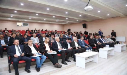 Van Büyükşehir Belediyesi, Çatak ve Bahçesaray’da mahalle muhtarları ile buluştu