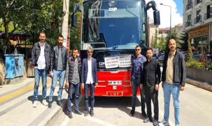 Van’da CHP Lideri Özgür Özel’e pankartlı protesto