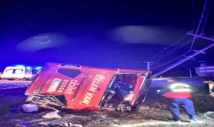 Van’da yolcu otobüsü kazası: 33 yaralı