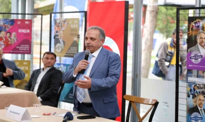 ‘Vatandaş Soruyor Başkan Cevaplıyor’ bu kez 7/24 Kütüphane’de