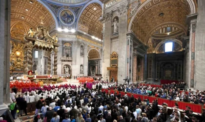 Vatikan’da papa seçimi başlıyor