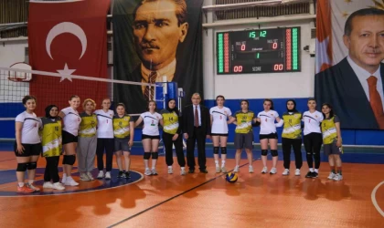 Voleybol Turnuvası öğrencilerden yoğun ilgi gördü
