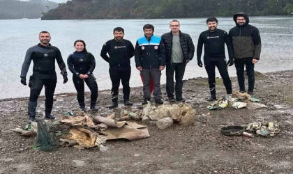 Yağmur altında deniz dibi temizliği
