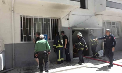 Yalova’da apartman dairesinde çıkan yangında bir kişi dumandan etkilendi